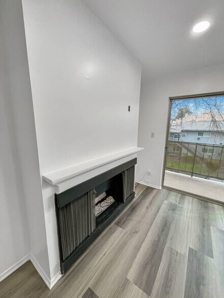 Building Photo - 14850 Hesby St