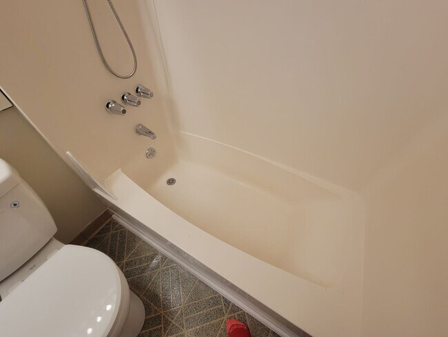 Building Photo - 2 Bedroom, 1 Bathroom Condo located in Max...