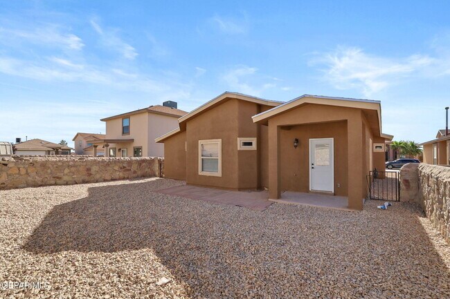 Building Photo - 3269 Maple Point Dr