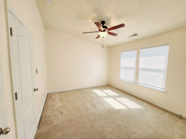 Building Photo - 3 bed/2.5 bath Townhouse in Westover - Ava...