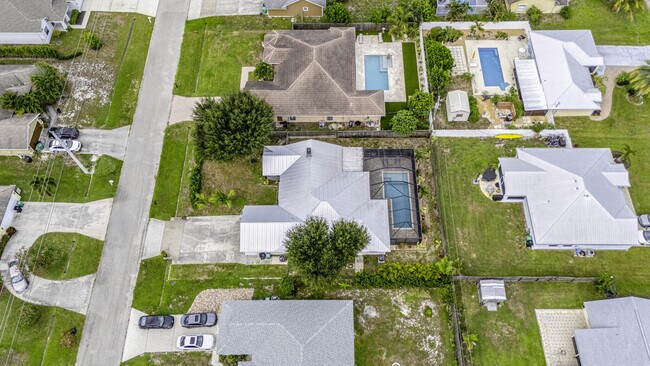 Building Photo - 3989 SW Jarmer Rd