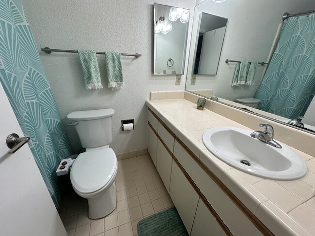 en suite bathroom - 236 Dickens Way