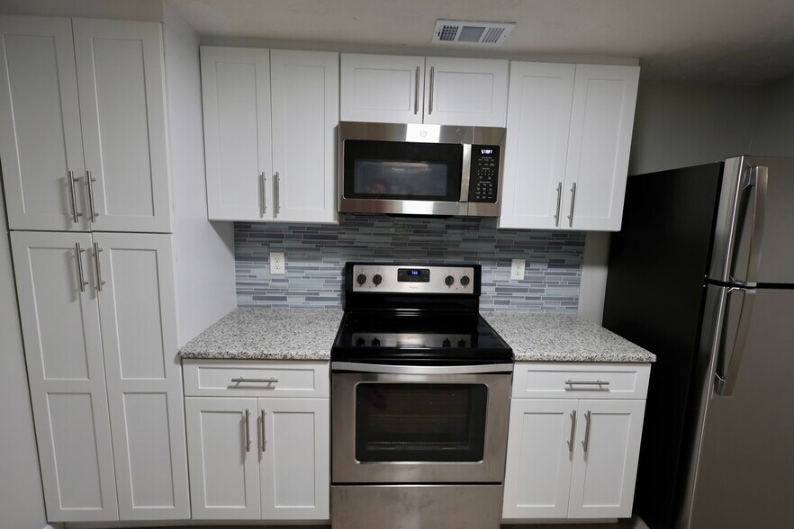 Building Photo - 617 Crill Ave