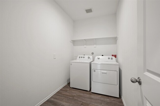 Building Photo - 5210 Twin Acorn Ct