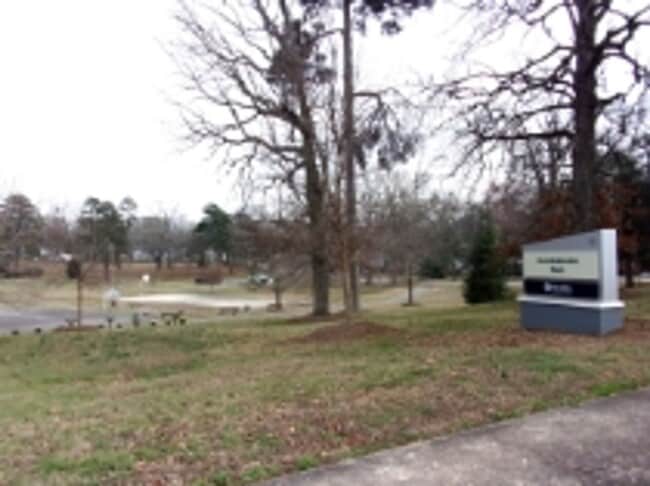 Building Photo - 411 N Confederate Ave