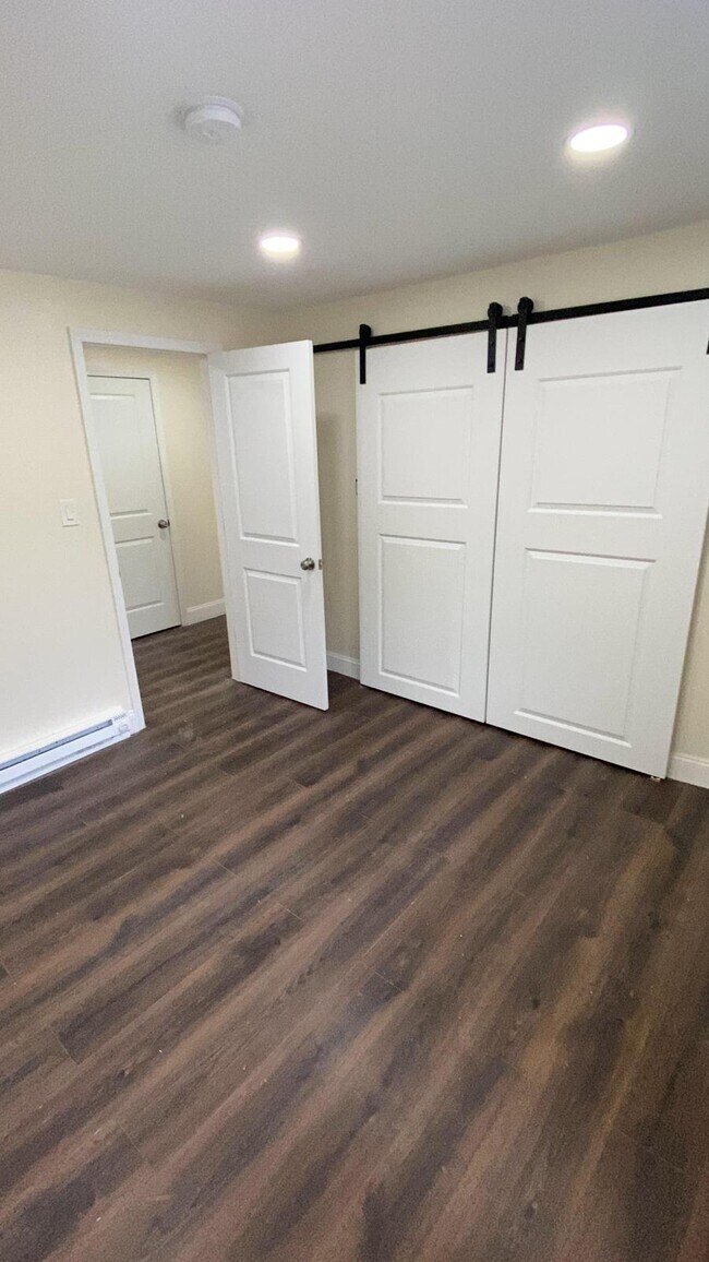 Building Photo - 242 W Bacon St