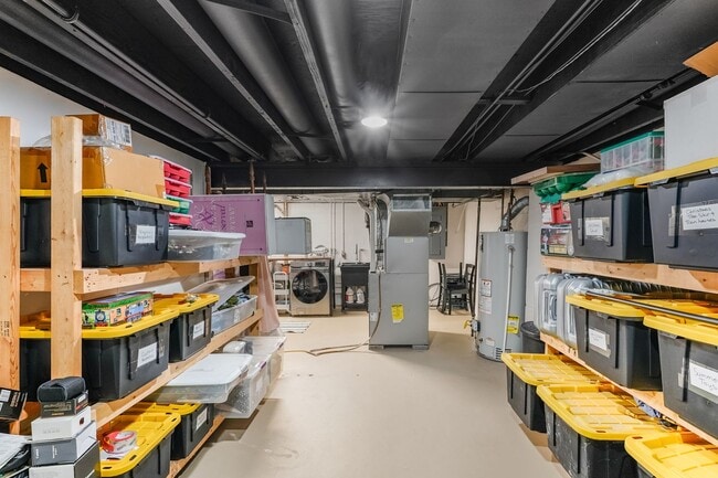 Building Photo - Beautifully Updated 4 Bedroom, 2.5 Bath Home in Fairview