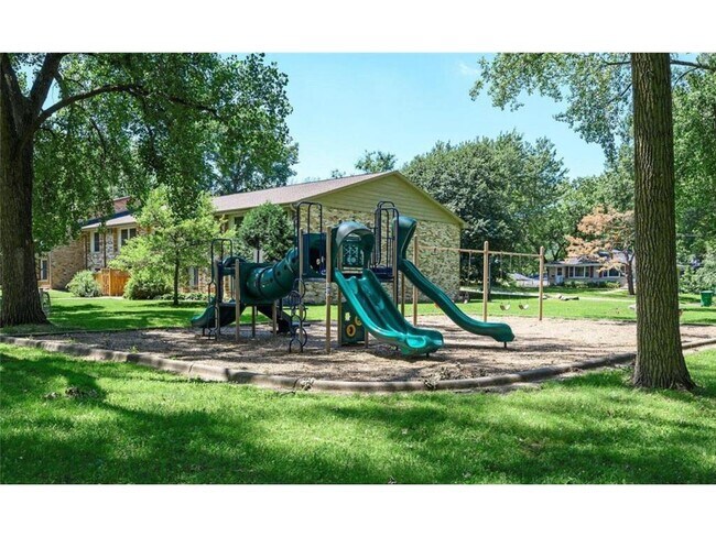 Building Photo - 4584 Cedar Lk Rd S