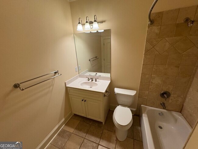 Building Photo - 1092 McLynn Ave NE