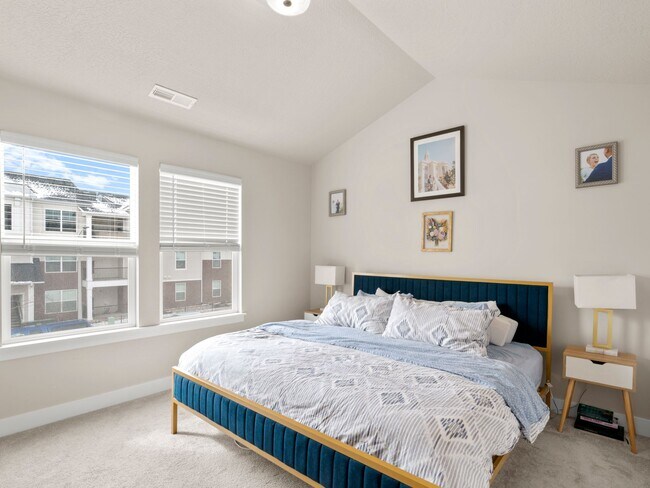 Building Photo - Private Basement Suite in Bright Co-Ed Townhome in Lehi Exchange!