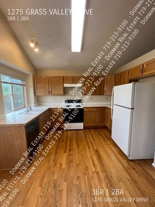 Building Photo - 1275 Grass Valley Dr