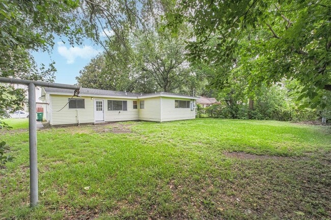 Building Photo - 1306 Glencrest Dr