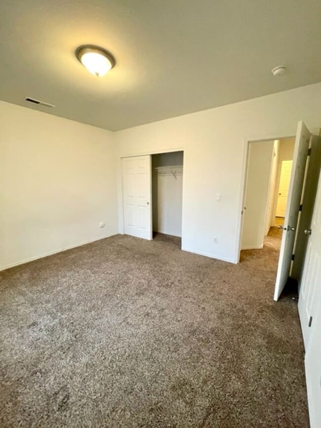 Building Photo - Cozy 3 Bedroom Home in SW Bend!