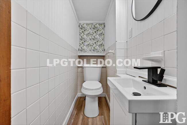 Building Photo - 4120 Parrakeet Ave