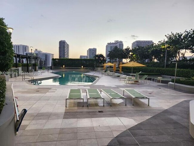 Building Photo - 501 NE 31st St