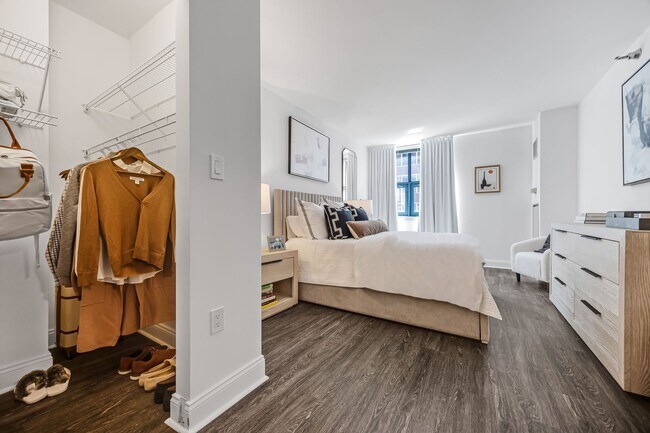 Bedroom & Closet - The Capstone | Battery Park City