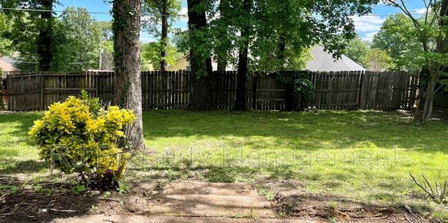 Building Photo - 4592 Tracy Lynn Dr