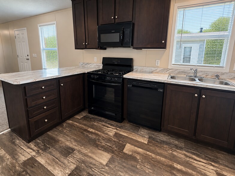 Building Photo - 38052 Johannes Dr