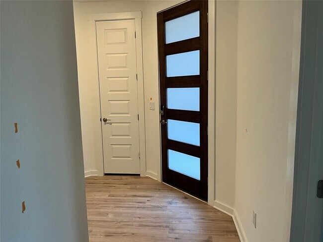 Building Photo - 2012 Bobtail Pass