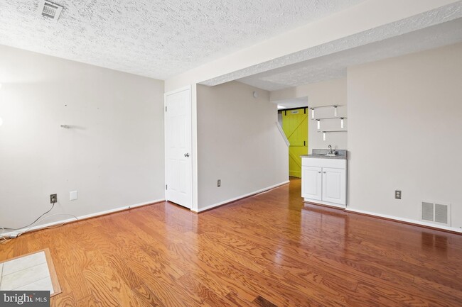 Building Photo - 2858 New Providence Ct