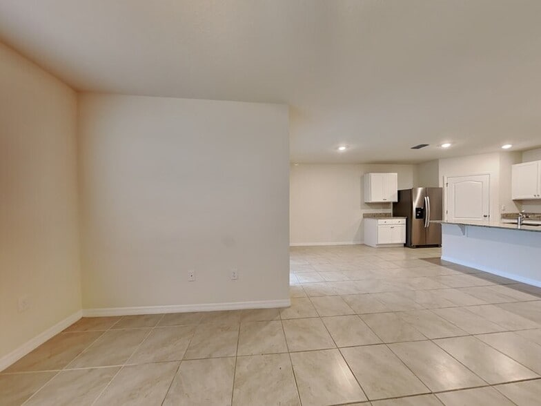 Building Photo - 1417 Sugarwood St