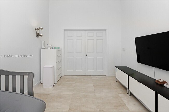 Building Photo - 1230 S 13th Ave