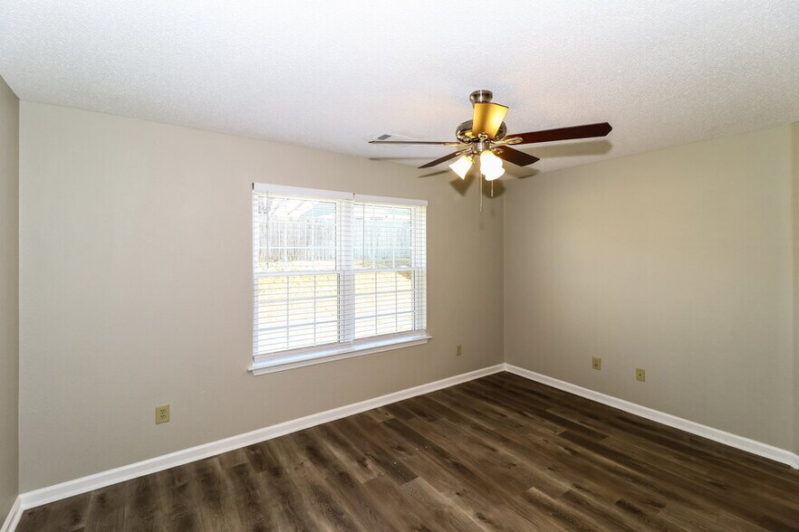 Building Photo - 1024 Scofield Dr