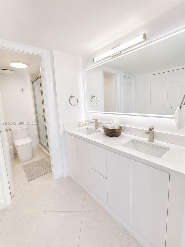 Building Photo - 5838 Collins Ave