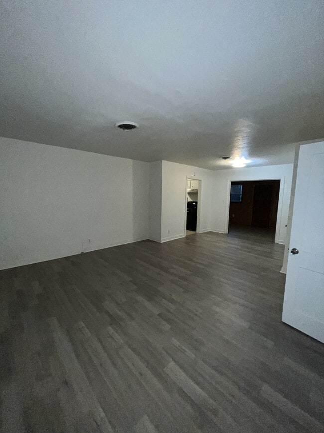 Building Photo - 12 Putnam Ave