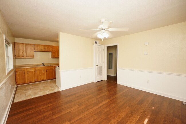 Building Photo - 503 McKinney St