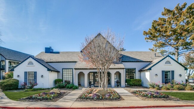 Building Photo - 6000 Oakmont Trail