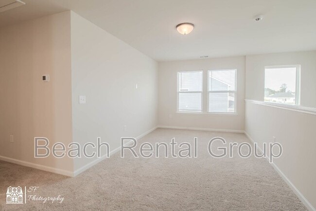 Building Photo - 1860 Villena Dr