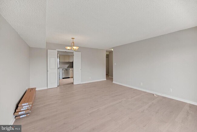 Building Photo - 3800 Powell Ln