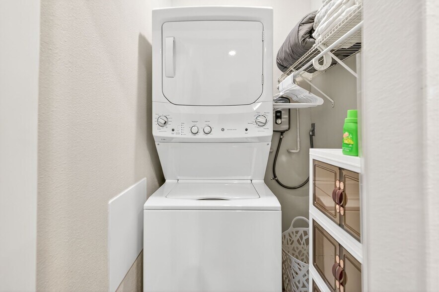 Building Photo - 5896 Angelic Dreams Ct
