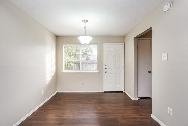 Building Photo - 21035 Rivershadows Ln