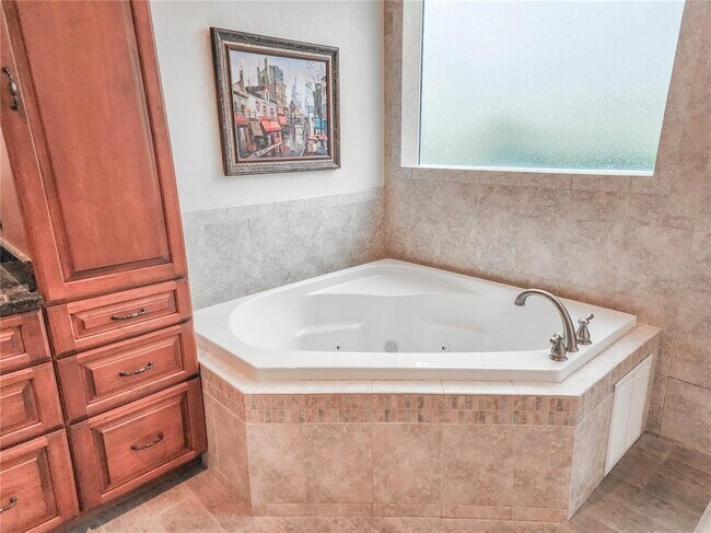 Building Photo - 1 Bay Pointe Dr