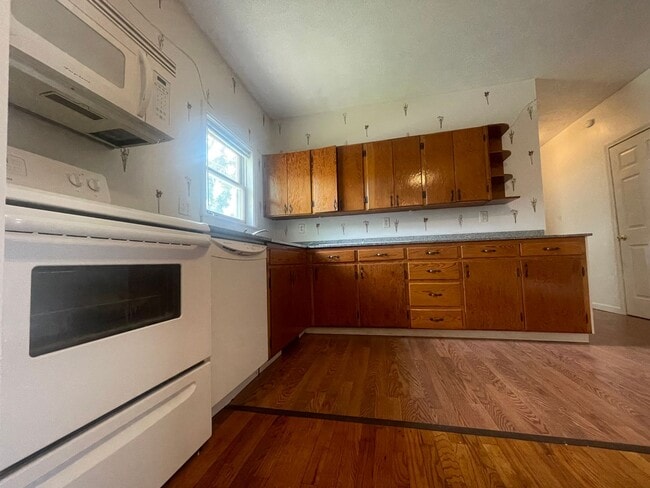 Building Photo - 321 E College St