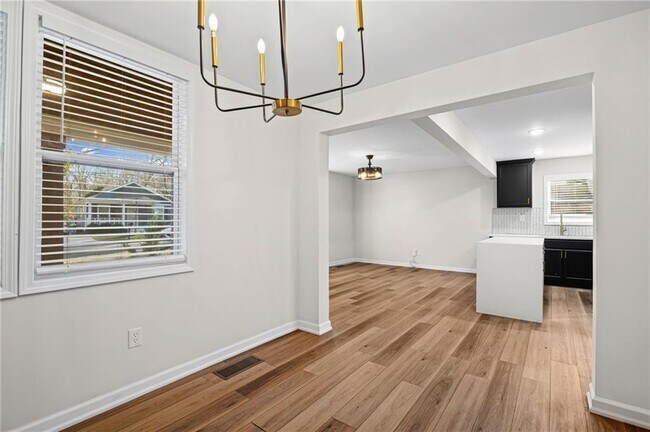 Building Photo - 1467 Ryan St SW