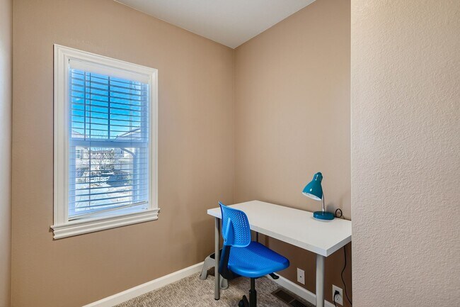 Building Photo - Furnished 4 Bedroom in Anthem Highlands