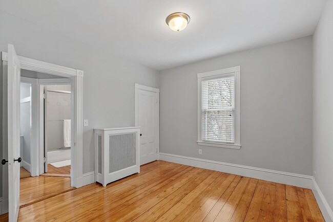 Building Photo - 270 Poplar St