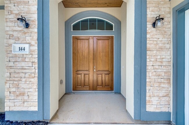 Building Photo - 144 Monterrey Rd W