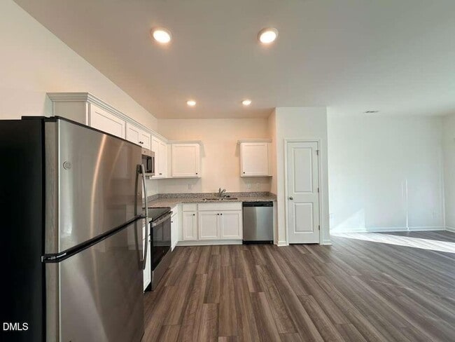 Building Photo - 2048 Trailside Dr