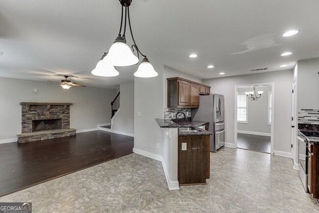 Building Photo - 323 Deer Run Dr