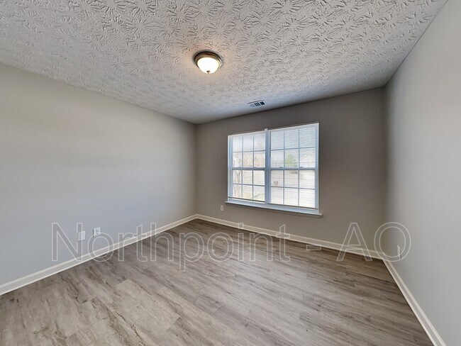 Building Photo - 421 Trinity Tr