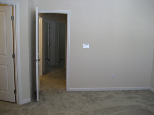 Building Photo - 360 Spring Hill Pl