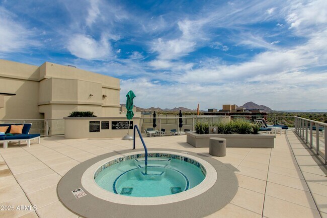 Building Photo - 2211 E Camelback Rd