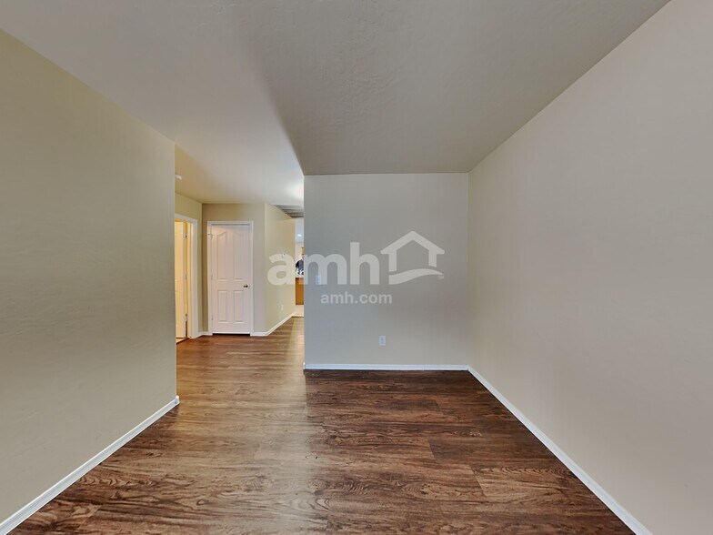 Building Photo - 417 W Dexter Way