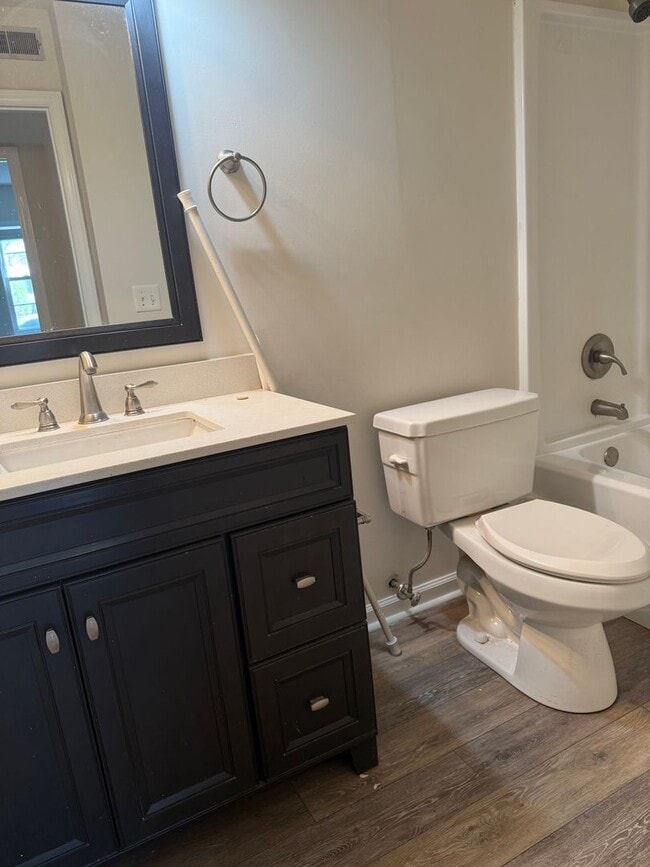 Building Photo - 2 BR in Charlestown Square