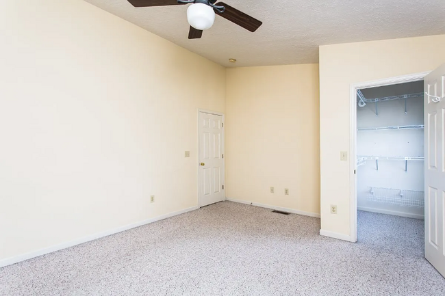Building Photo - 637 Stonewall Dr