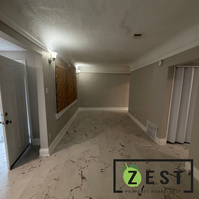 Building Photo - OPEN HOUSE- 4/4! 2PM-230PM! 2 BED + BONUS ROOM! 1 BATH HOME!